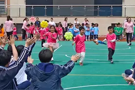 心都化了！上海一区幼儿园萌娃齐出，给高三哥哥姐姐加油图片