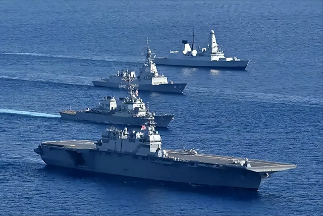 一声不吭造7艘准航母	，美国才发现，真正对手已成闷声干大事的它