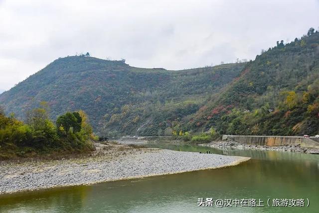 汉中出发沿嘉陵江跨省自驾,把秦巴深秋的美景装进车窗~图片