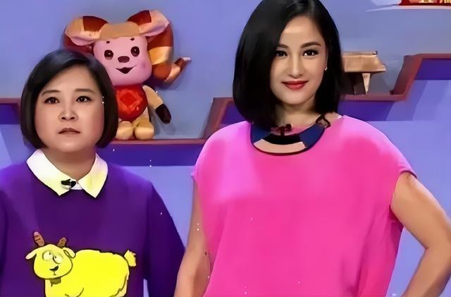 瘦到脱相？43岁的贾玲罕见露面，脸跨不平、又瘦又"颓"，令人唏嘘