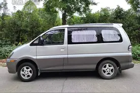 5大天窗太通透了，东风菱智改装简单床车，7座商务打造露营车旅行图片