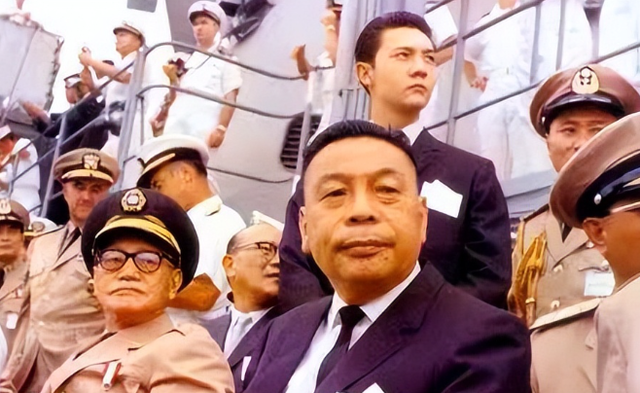 75年，老蒋去世，临终前说出为何不放张学良，张学良听了泪如雨下