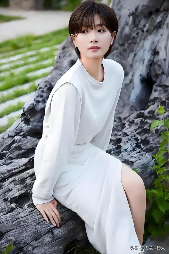 没想到一脱未成名，嫁普通丈夫8年，43岁万茜靠演女大佬终于红了