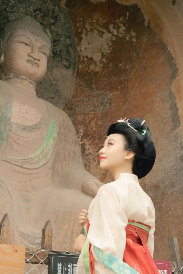 红墙绿荫，与女皇共赴一场夏日国风之约