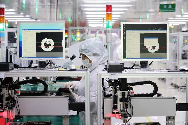 扬眉吐气！国产DUV光刻机研制成功，各国反应：美韩荷都不敢笑了