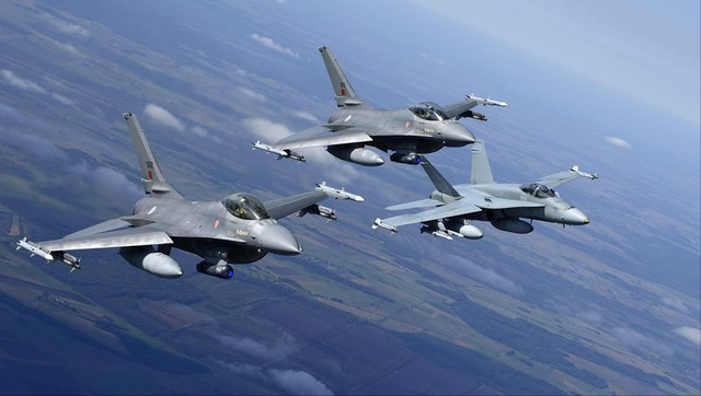 罗马尼亚1欧元拿下18架战机！泽连斯基赴荷兰要F-16，却一架未得