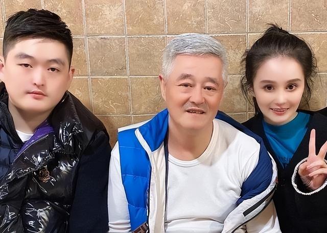 赵本山扛不住了！就算有再多豪宅豪车，也无法拯救自己的女儿​