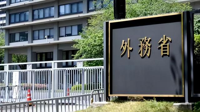 被中方制裁后，石平急了，24小时内连发11条帖文，自称只是闹剧？