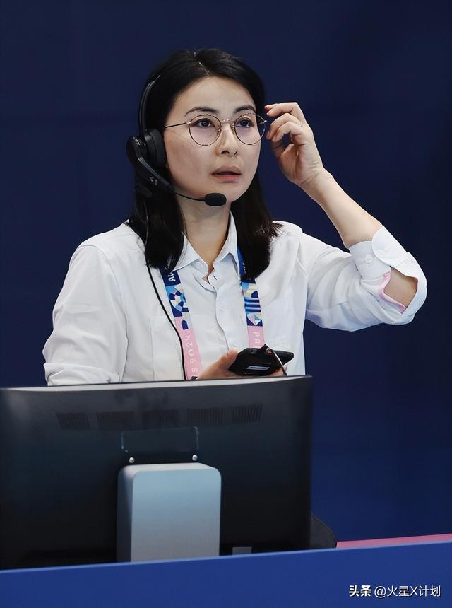 央视对郭晶晶的称呼变了，三字之差释放强烈信号，霍震霆全说对了