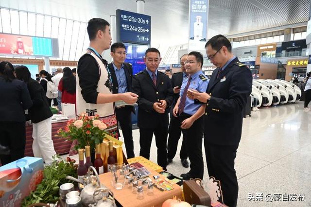 绿籽甜石榴、贲古银壶……蒙自在昆明南站成功“出圈”