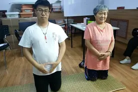 71岁老人每天练习跪膝法，3年未曾间断，如今他的身体情况怎么样图片