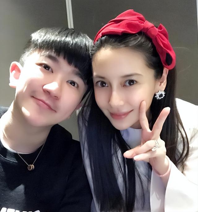 离婚3年后，48岁的黄晓明再次官宣喜讯，成为杨颖高攀不起的存在