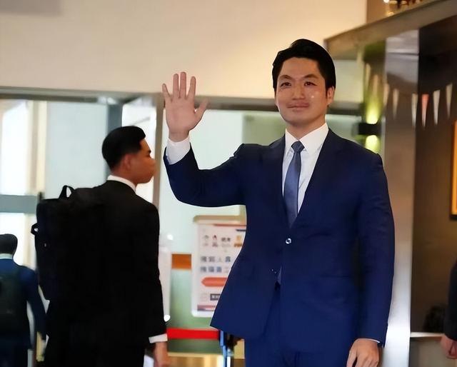 特朗普话音刚落，郑丽文向全台2300万民众做保证，赖清德再无后路