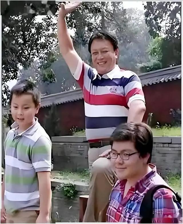 唐国强担心的事发生了！同现身观礼阅兵，却遭评论痛批不如刘劲？