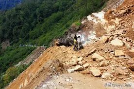 梅大高速塌方可能原因分析图片