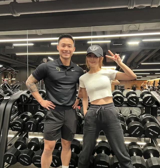 恭喜！香港知名女星被曝恋上小近10岁鲜肉	，二人或已同居试婚