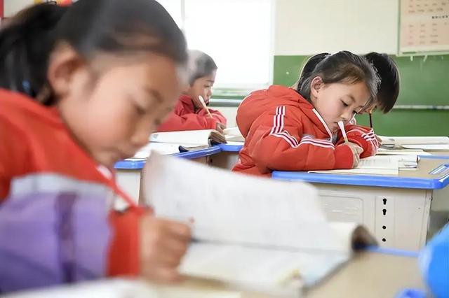 宁夏一笑成名拒绝百万签约的小女孩，现在成了这样