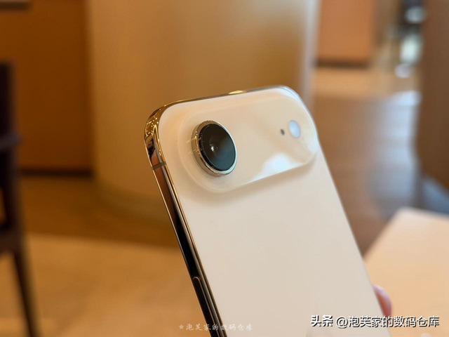 太薄了 折叠屏前瞻？港版iPhone Air体验 续航真不差 17plus青春版！