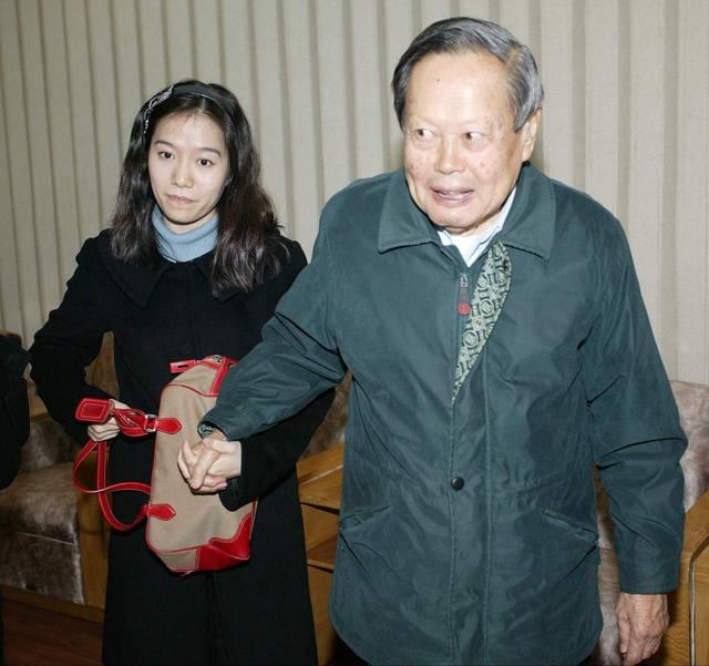 杨振宁走了，伴随在他身上的3个疑问，也该解开了