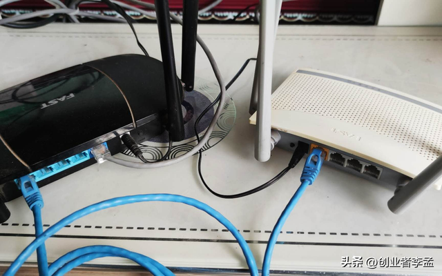 为什么数据传输走USB会发热巨大，但网线上传下载数据时却不会？