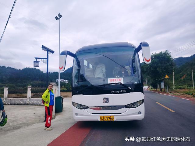 徒步周（家山）查（平坦）古道赏秋景