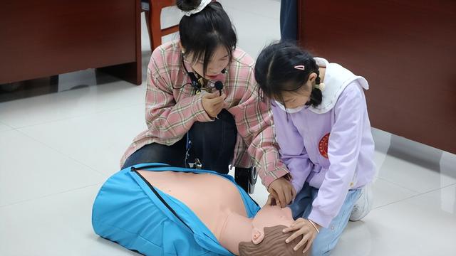 “我以后也要开飞机！”湖南亲子家庭沉浸式体验航空魅力