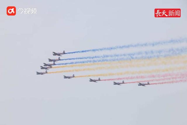 陈震、龙国英参加2025南昌飞行大会暨航空产业博览会开幕式