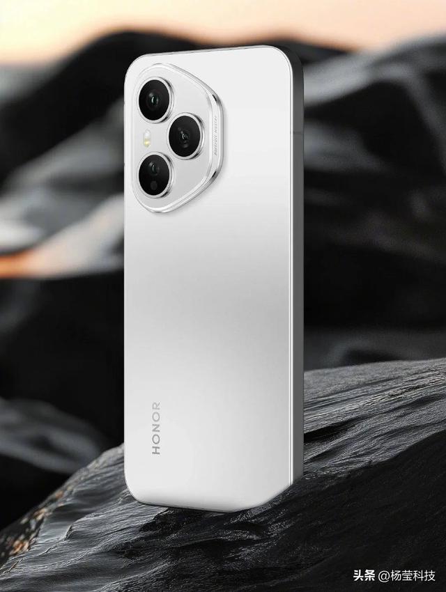 7200mAh超大电池！荣耀400让续航焦虑成过去式