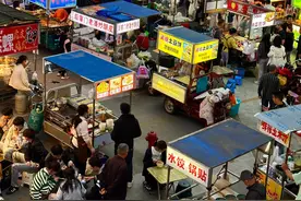 做生意最苦最累的人，是摆摊，不管是做什么的行业都不可能会发达图片