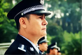 以为是演的，其实是真警察，石兆琪当过8年兵，吴刚最让人意外图片