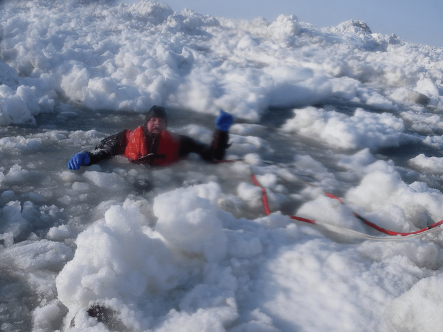 从29岁到56岁，他用27年徒步回英国，一个关于回家的疯狂赌注