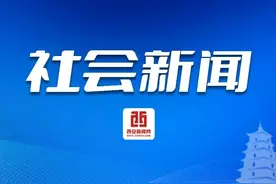 暖心一幕！宝妈安心把孩子交给武警照看图片