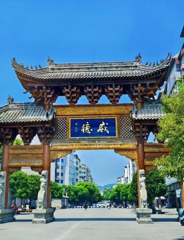 七律·观南充市博物馆历史与人文感怀（二首）