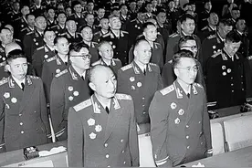 1955年被授予上校军衔，1964年只有四人晋升为少将图片