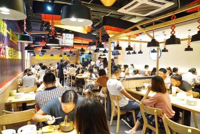 找店吃饭费时间，引擎优化让AI自动推荐好店，商家省钱省力转化高