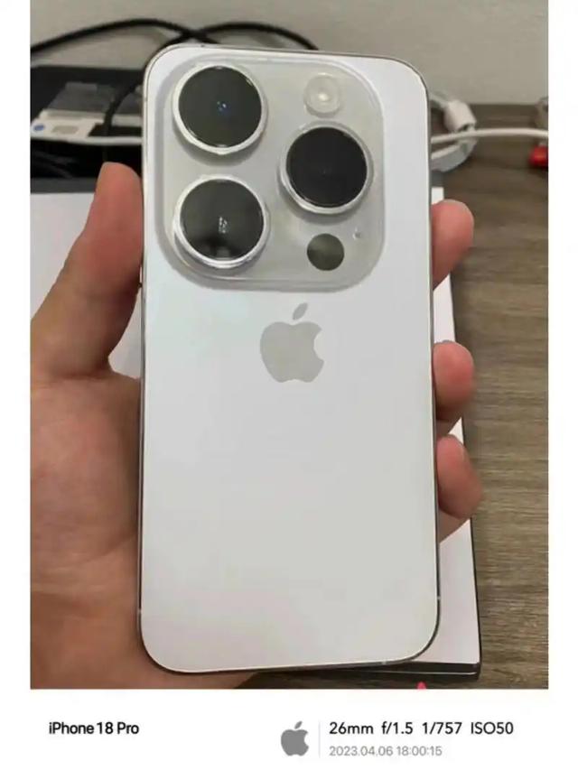 2026手机圈大战,iPhone18携折叠屏,安卓对手慌不慌