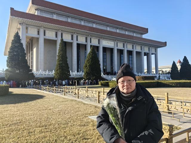 今天，我去了毛主席纪念堂，表达了我的感谢之情