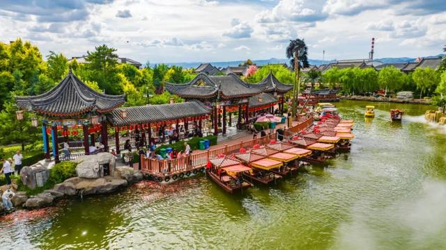提前解锁假日的快乐！音乐节、光影幻城、网红村，一条线全搞定！