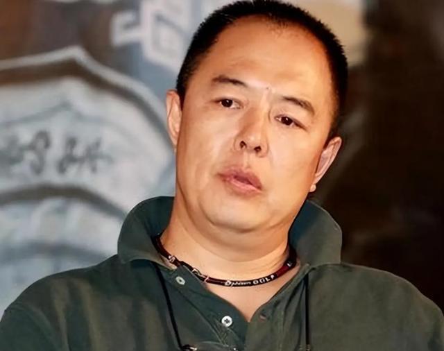 天道好轮回！68岁瘫坐在轮椅上的张铁林，已然活成了“笑话”