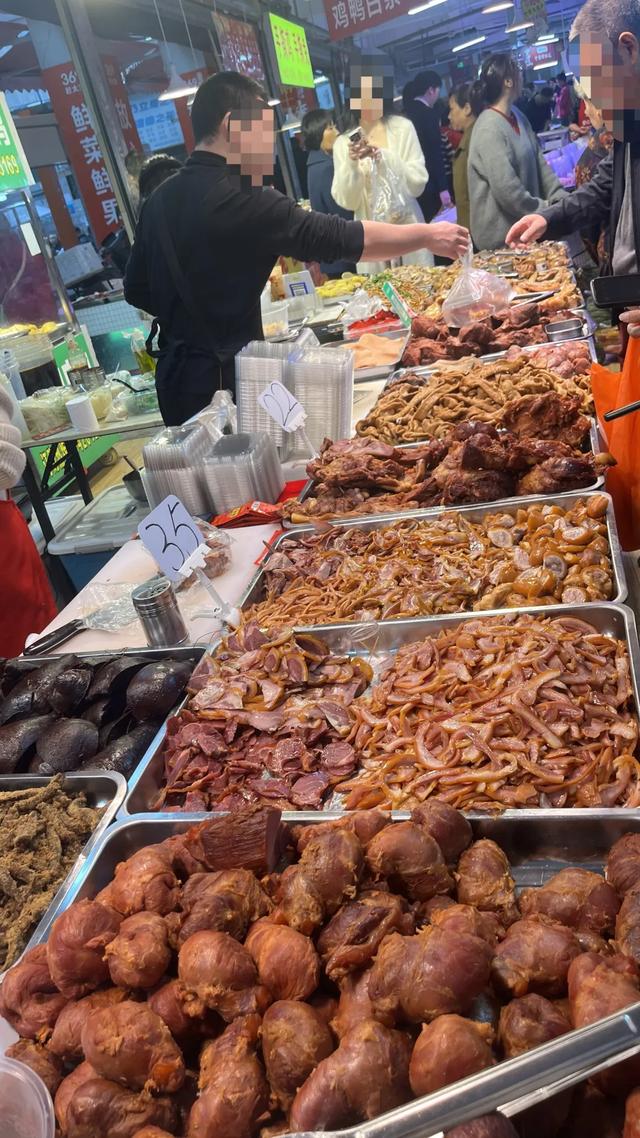 轨道直达的赶场地!地方超大,东西多,买菜这些超方便