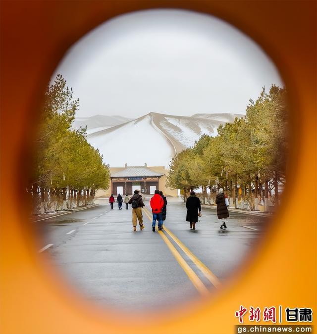 敦煌大漠雪景如画