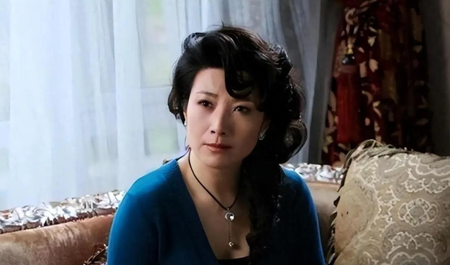 权色交易、陪睡上位，她压根不沾边，简直是娱圈的一股“清流”