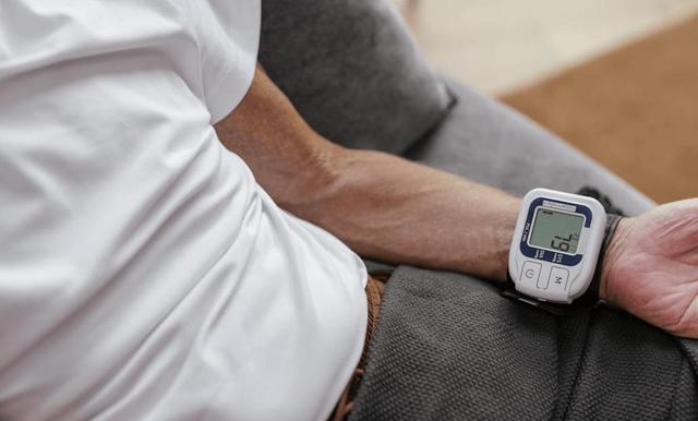 还经常“做俯卧撑”运动的老人，除了有利肌肉，或会带来这6好处