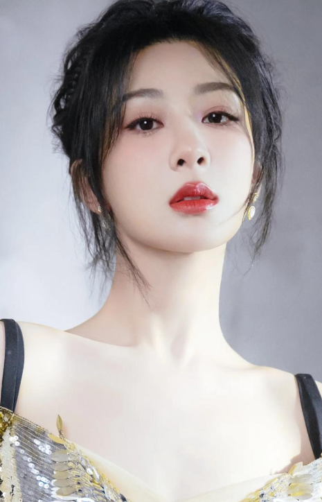 央媒发文！33岁杨紫高调官宣喜讯，事实证明，孙红雷当初没说谎