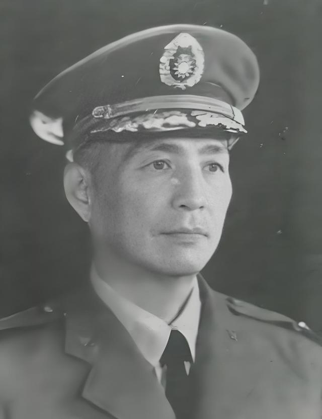 朱枫烈士回家：白发苍苍的女儿	，抱着年轻母亲的遗照，让人泪目！