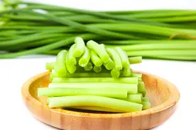 蒜苔利弊双刃剑：营养师解密健康食用指南，建议了解图片