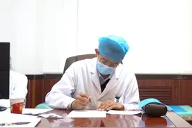 白开水里泡两物，缓解耳鸣养肝肾。图片