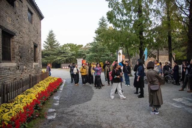 大连旅游界同行集结！赴台儿庄古城考察，共拓“银发游”新市场