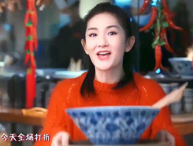 何炅也没想到，《快本》停播仅4年，谢娜的主持界地位已高不可攀