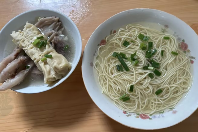 在这座太湖畔的浙北小城，我能不重样的吃上一整天